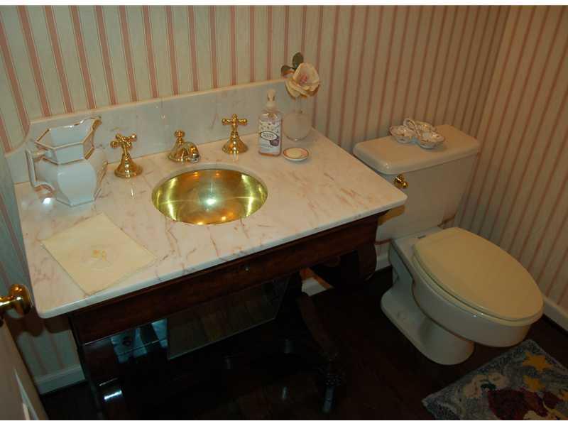 301 Schenley Road Pittsburgh, PA 15217 - Photo 12 of 14 Partial Bath.