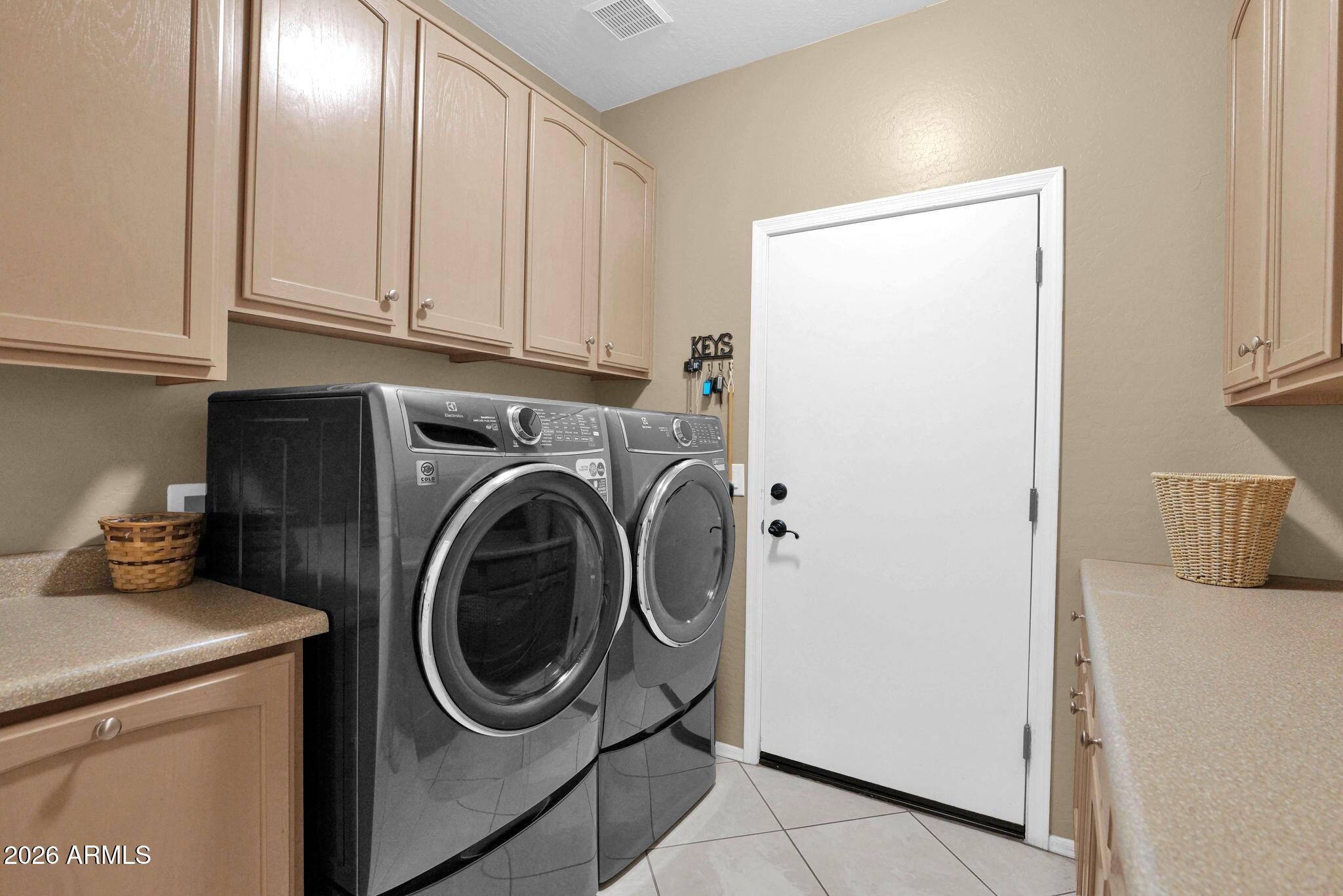 9850 Cotton Road Florence, AZ 85132 - Photo 31 of 47 9850 Cotton - 32Laundry Room