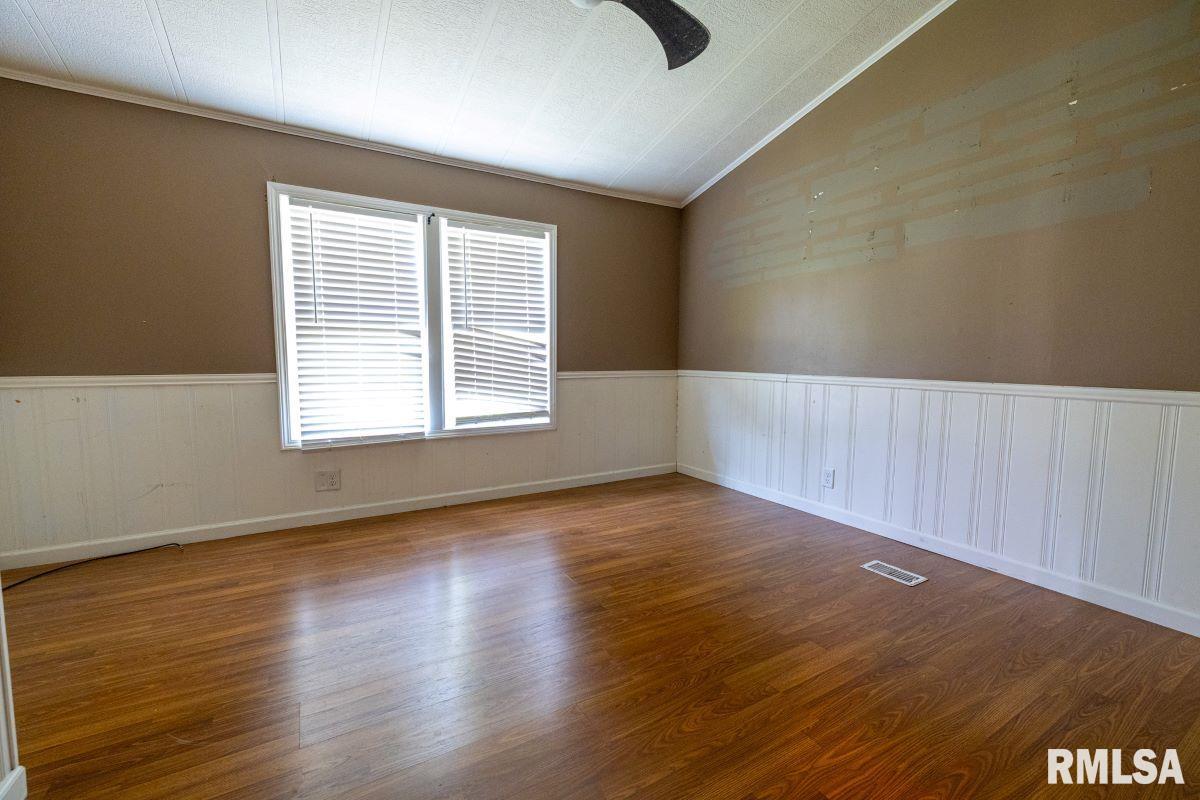 1923 Stonefort Road Stonefort, IL 62987 - Photo 17 of 33