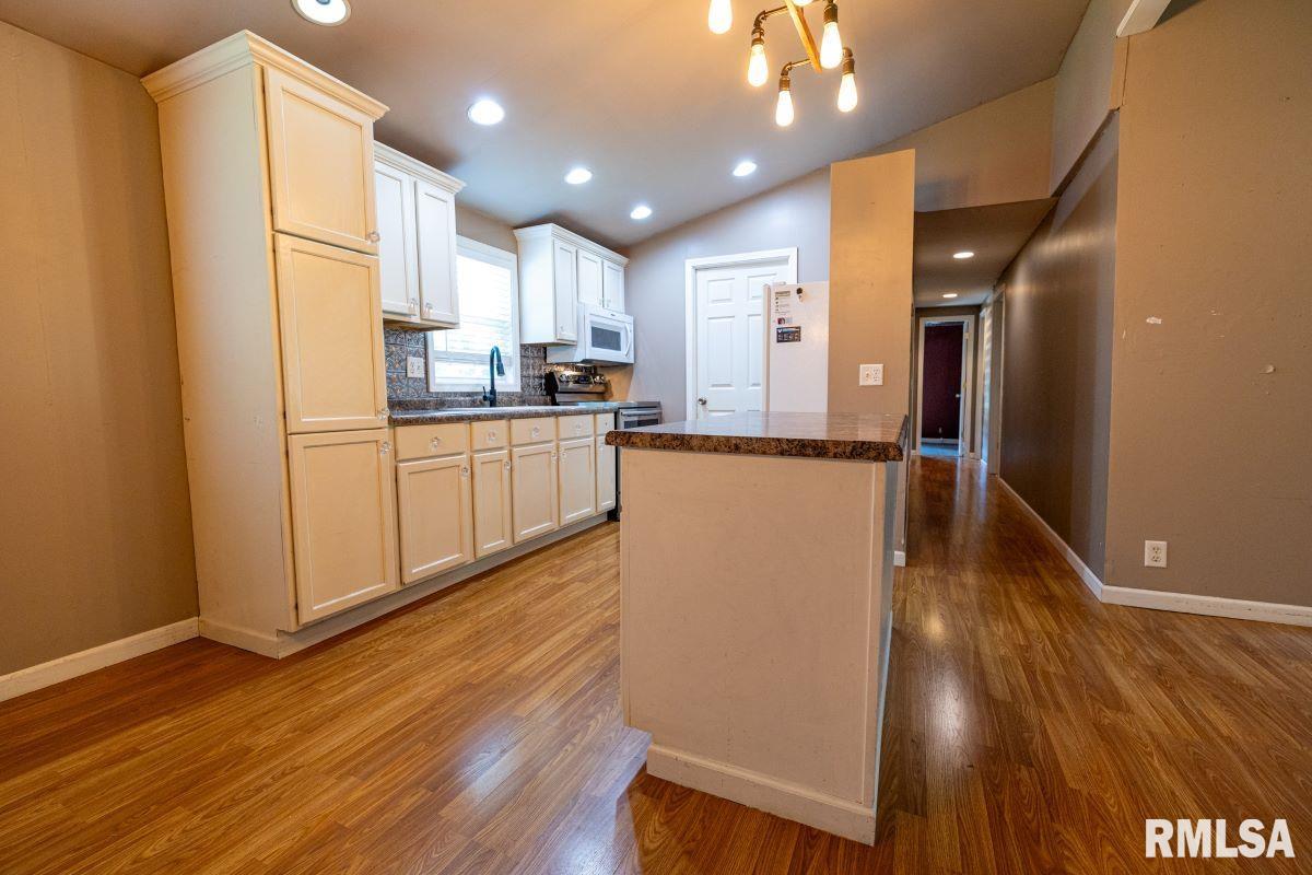 1923 Stonefort Road Stonefort, IL 62987 - Photo 9 of 33