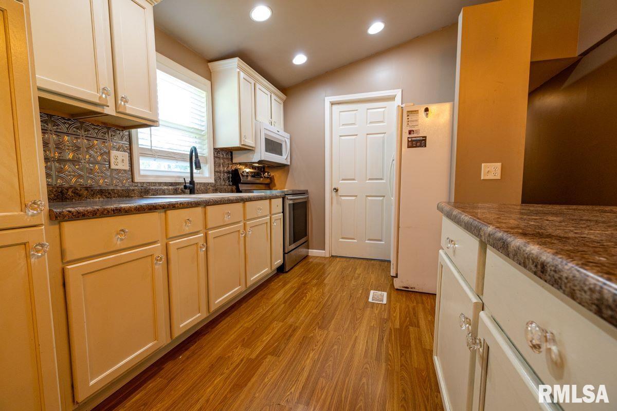 1923 Stonefort Road Stonefort, IL 62987 - Photo 10 of 33