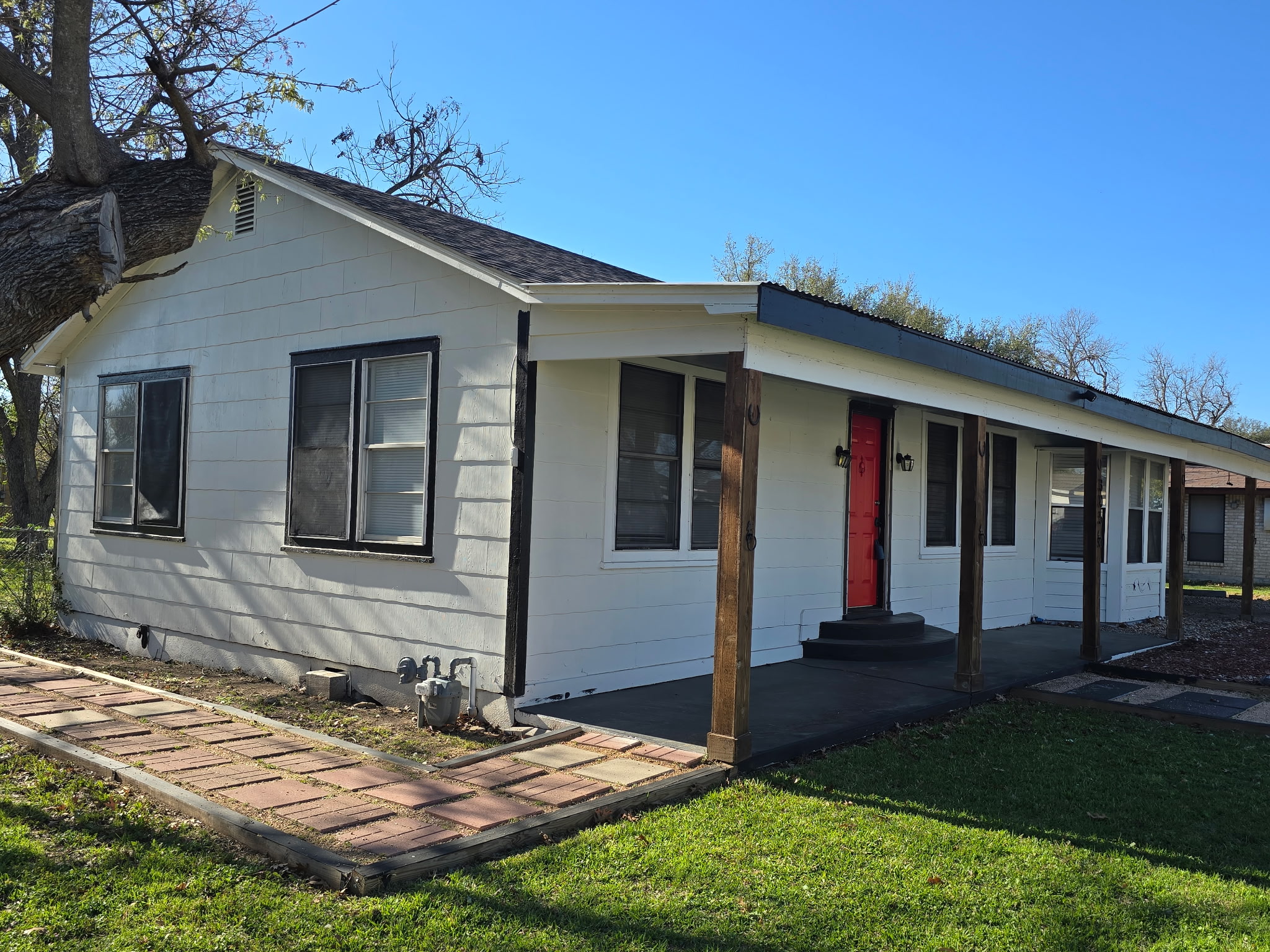 305 North 5th Street Thorndale, TX 76577 - Photo 3 of 20 a view of house with yard