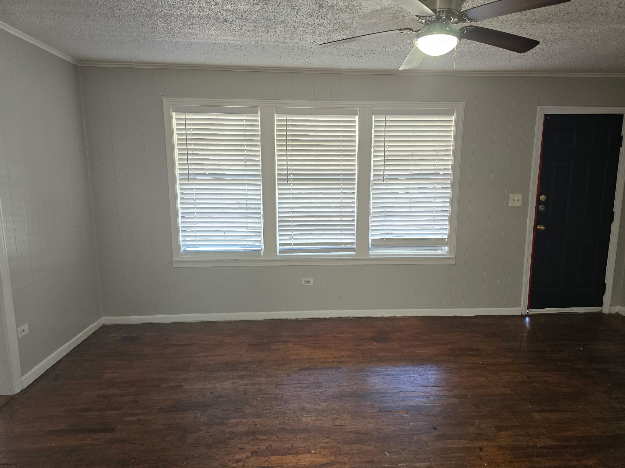 305 North 5th Street Thorndale, TX 76577 - Photo 4 of 20 an empty room with wooden floor and windows