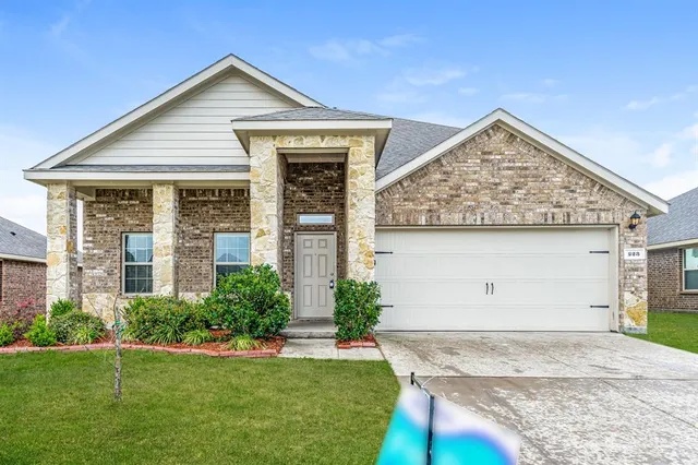 $2,020 | 223 Thoroughbred Street, Waxahachie, TX 75165