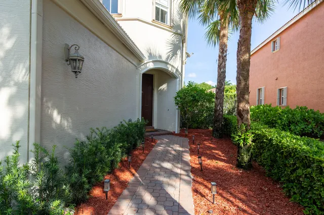 $9,500 | 9760 Roche Place, Wellington, FL 33414