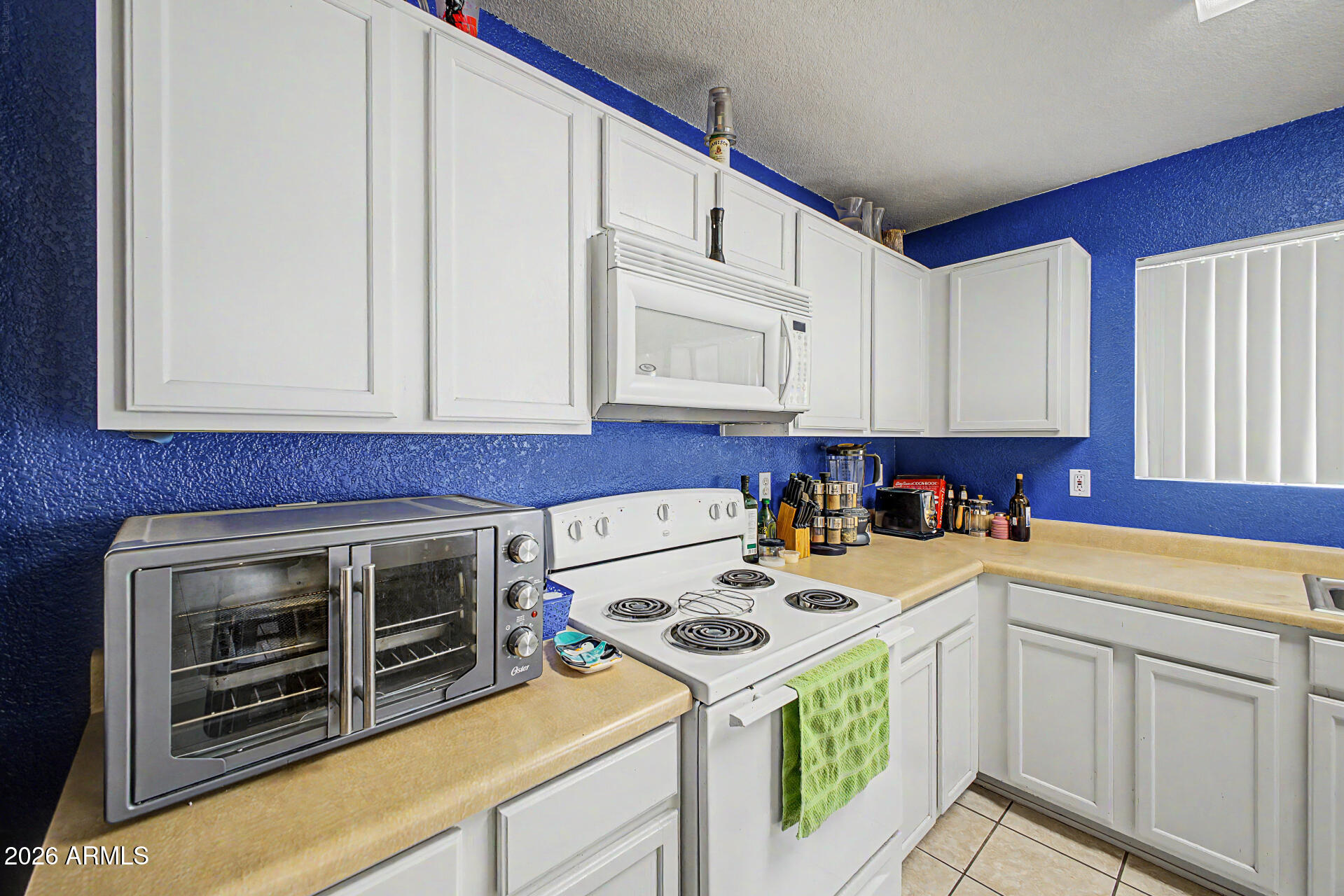 2607 West Bloch Road Phoenix, AZ 85041 - Photo 13 of 34 a utility room with dryer and washer