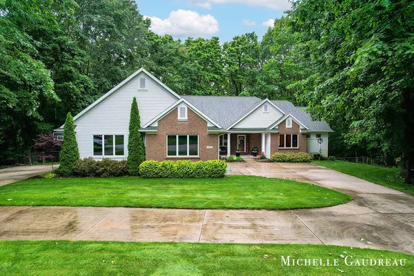$634,900 | 5577 Fieldstone Court, Middleville, MI 49333