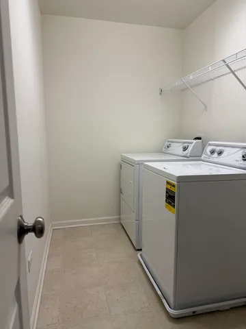 $2,500 | 544 Silverton Drive, Grayslake, IL 60030