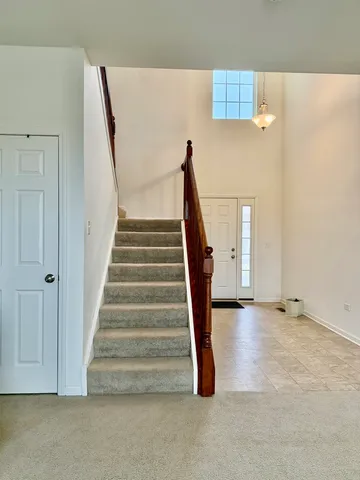 $2,500 | 544 Silverton Drive, Grayslake, IL 60030