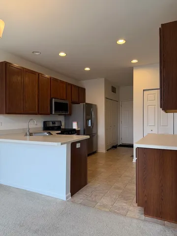 $2,500 | 544 Silverton Drive, Grayslake, IL 60030