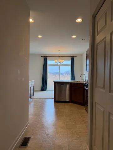 $2,500 | 544 Silverton Drive, Grayslake, IL 60030