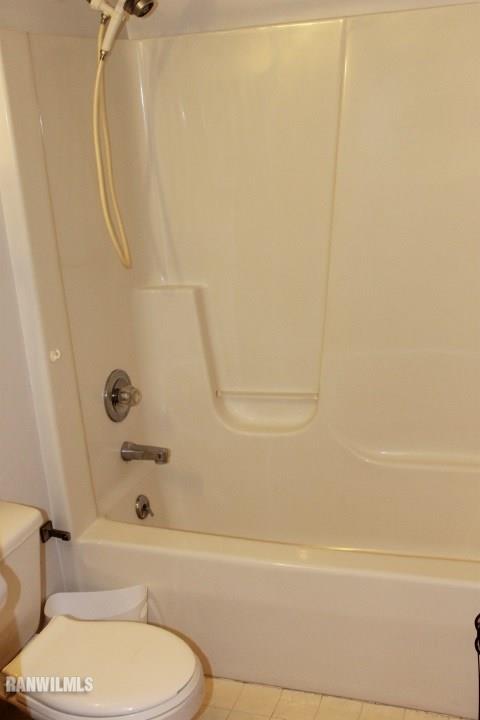 122 North Brodrecht Road Galena, IL 61036 - Photo 16 of 23 a bathroom with a toilet and a bathtub