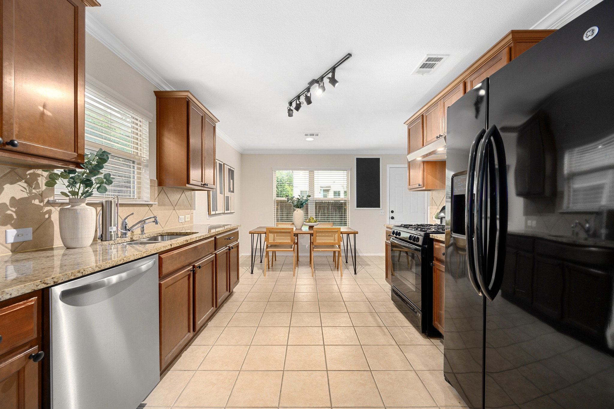 7108 Crestone Road Austin, TX 78744 - Photo 9 of 34