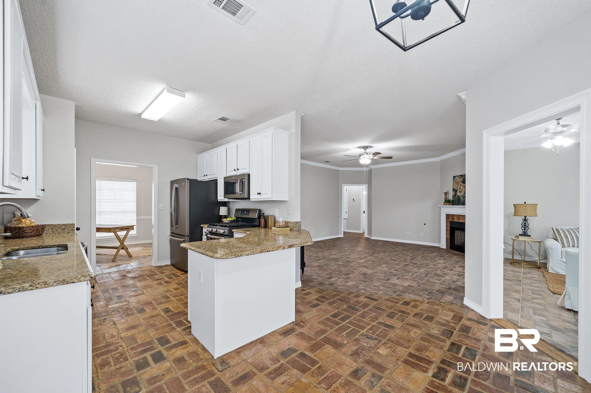 7334 Highpointe Place East Daphne, AL 36527 - Photo 9 of 32 Kitchen