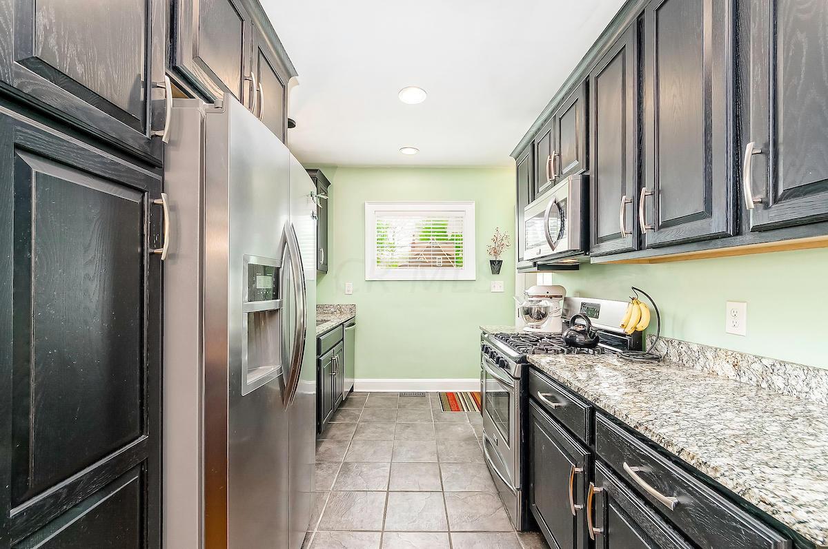 758 South Cassingham Road Columbus, OH 43209 - Photo 11 of 39