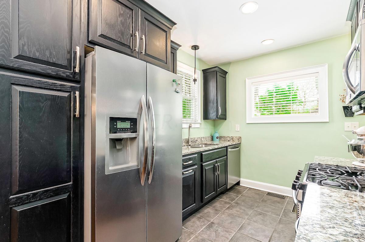 758 South Cassingham Road Columbus, OH 43209 - Photo 12 of 39