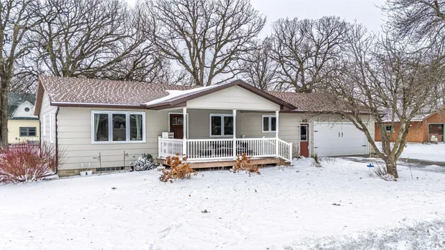 $250,000 | 609 8th Street East, Winthrop, MN 55396