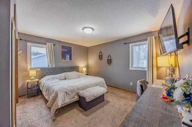 $250,000 | 609 8th Street East, Winthrop, MN 55396