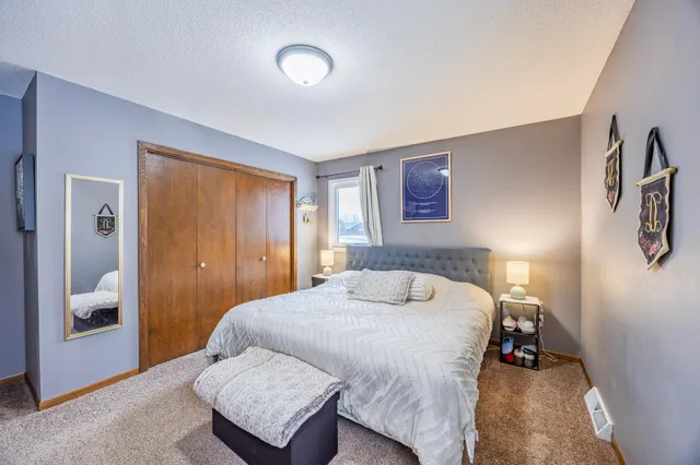 $250,000 | 609 8th Street East, Winthrop, MN 55396