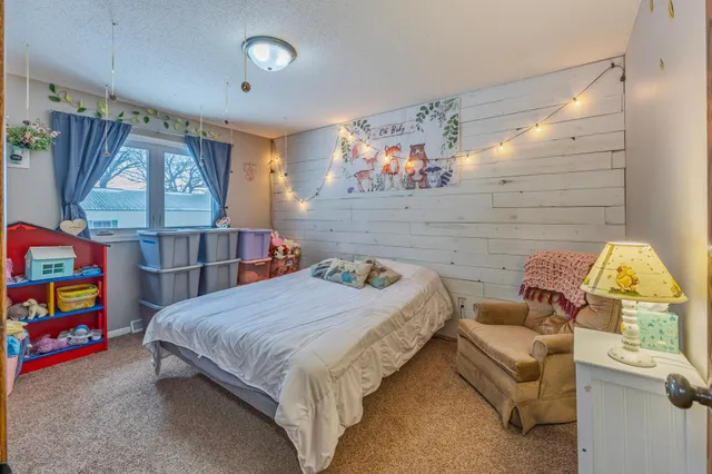 $250,000 | 609 8th Street East, Winthrop, MN 55396