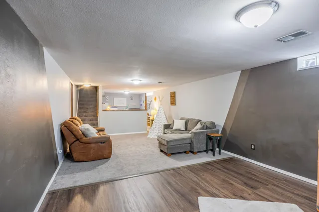 $250,000 | 609 8th Street East, Winthrop, MN 55396