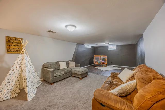 $250,000 | 609 8th Street East, Winthrop, MN 55396