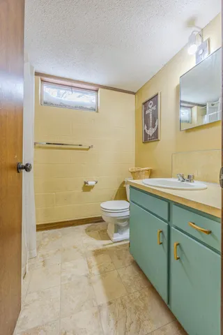 $250,000 | 609 8th Street East, Winthrop, MN 55396