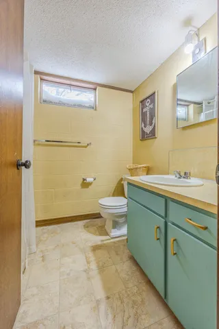 $250,000 | 609 8th Street East, Winthrop, MN 55396