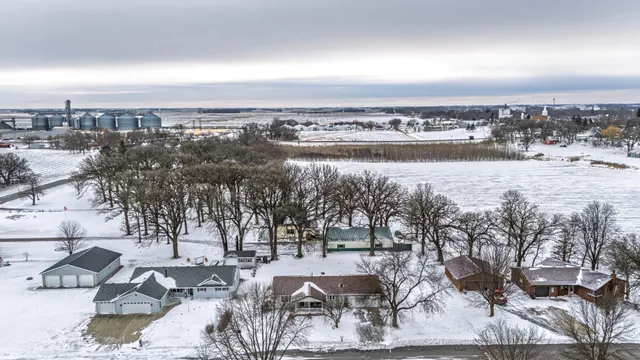 $250,000 | 609 8th Street East, Winthrop, MN 55396