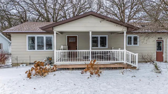 $250,000 | 609 8th Street East, Winthrop, MN 55396