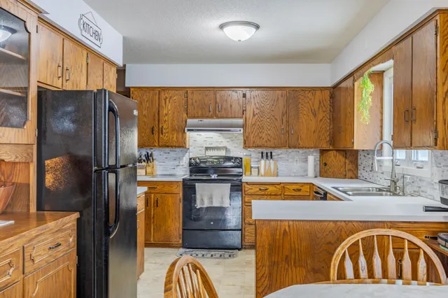 $250,000 | 609 8th Street East, Winthrop, MN 55396