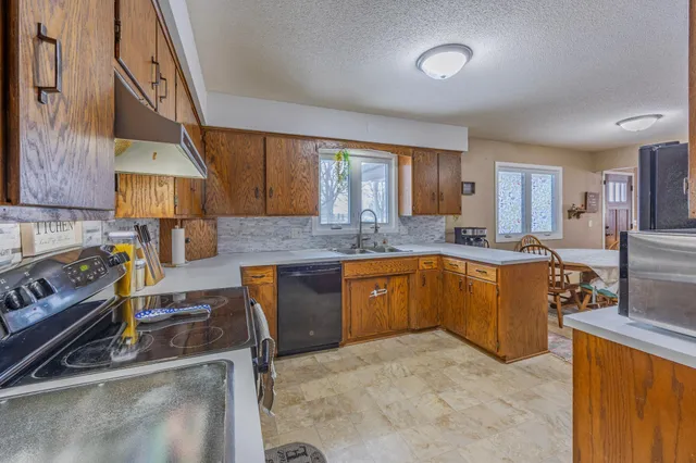 $250,000 | 609 8th Street East, Winthrop, MN 55396