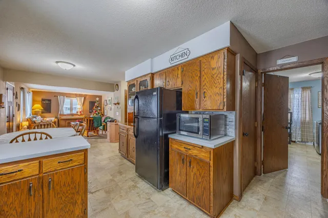 $250,000 | 609 8th Street East, Winthrop, MN 55396