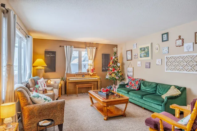 $250,000 | 609 8th Street East, Winthrop, MN 55396