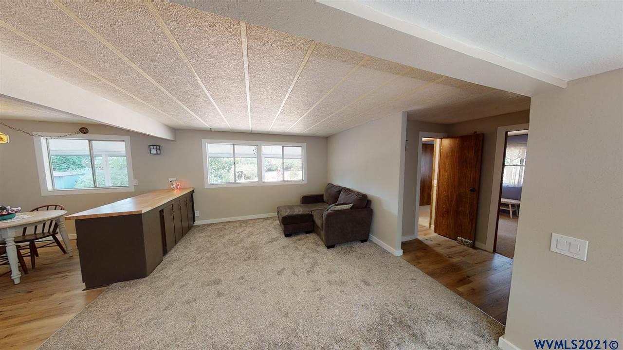 7990 Marion Road Turner, OR 97392 - Photo 4 of 25 a living room with furniture and a window