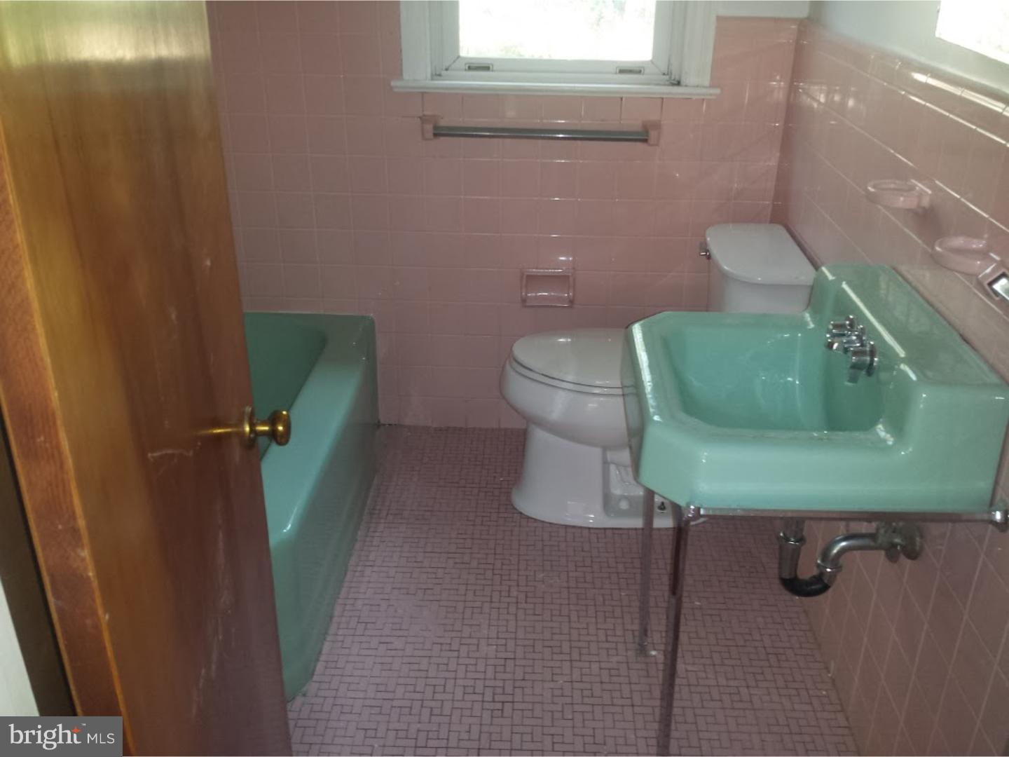 1021 Wayne Road Barrington, NJ 08033 - Photo 8 of 9