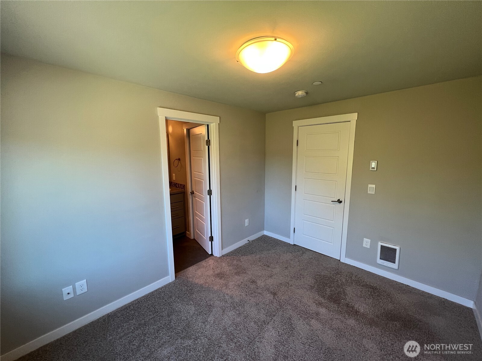 14913 48th Avenue West, Unit C3 Edmonds, WA 98026 - Photo 2 of 12