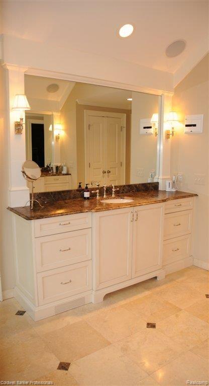 291 Linden Road Birmingham, MI 48009 - Photo 15 of 18 Master Vanity
