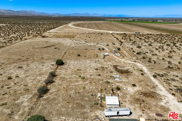 a view of a sky view