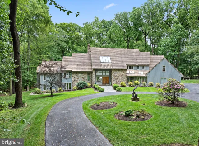 a view of outdoor space yard and patio