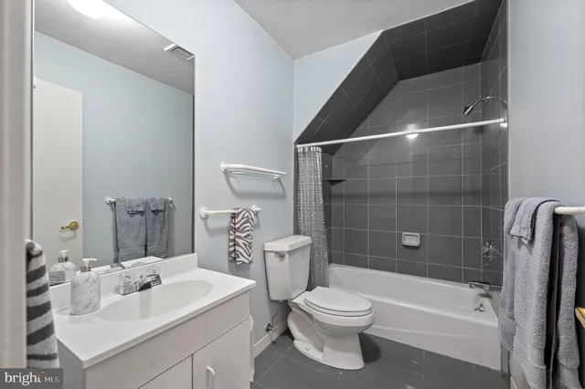 $2,750,000 | 6 Hunt Club Lane, Malvern, PA 19355