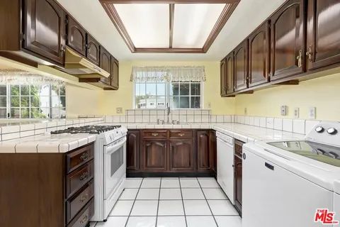 $1,275,000 | 4821 West 63rd Street, Los Angeles, CA 90056