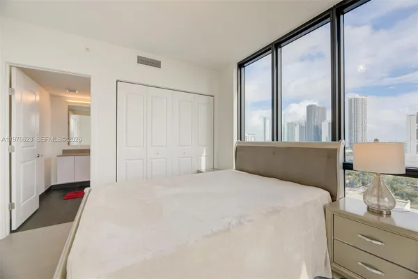 $3,900 | 1600 Northeast 1st Avenue, Unit 1506, Miami, FL 33132