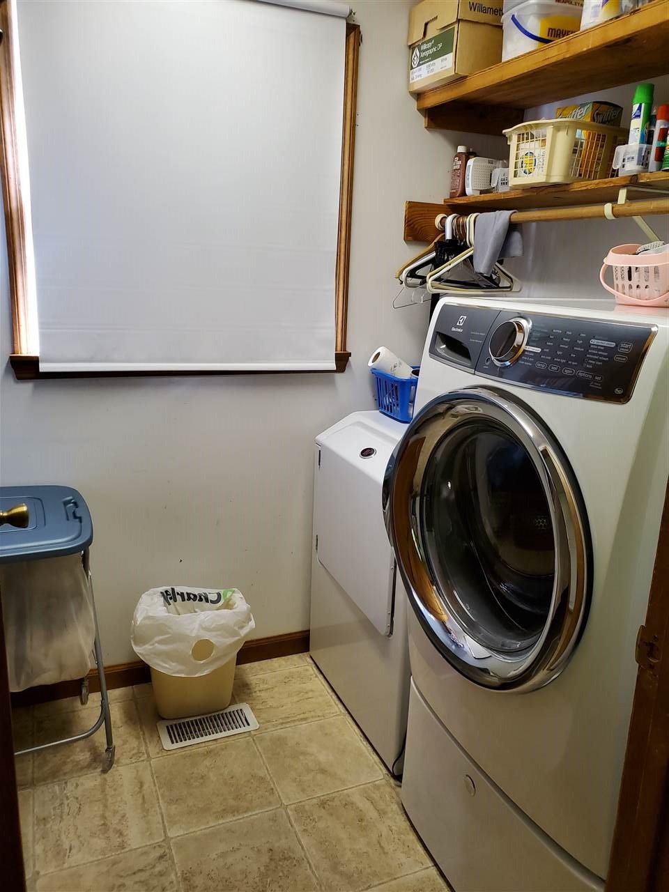 1627 Strawhill Road Southeast Cleveland, TN 37323 - Photo 16 of 48 a utility room with dryer and washer
