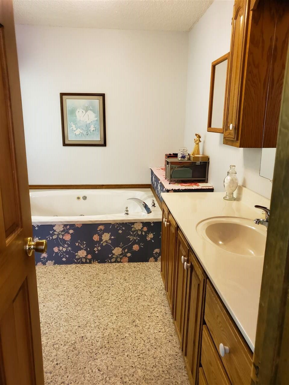 1627 Strawhill Road Southeast Cleveland, TN 37323 - Photo 26 of 48 a bathroom with a bathtub sink and mirror