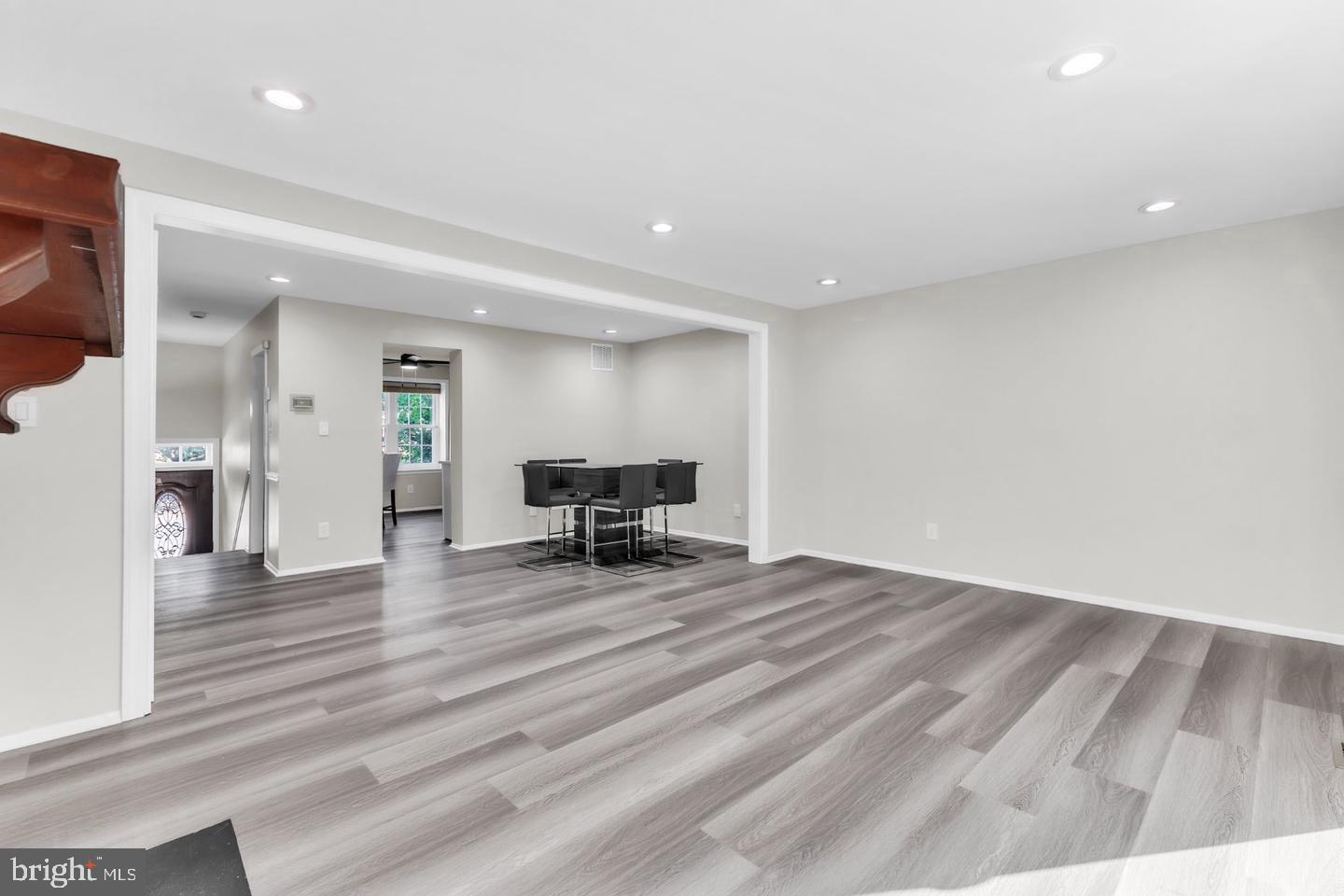 2629 Ebony Road Baltimore, MD 21234 - Photo 8 of 32 Spacious, modern living area awaits.