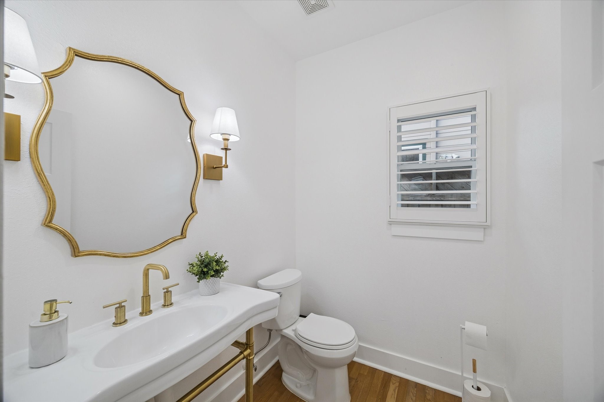 207 Tabor Street Houston, TX 77009 - Photo 19 of 25 powder bath off the kitchen.