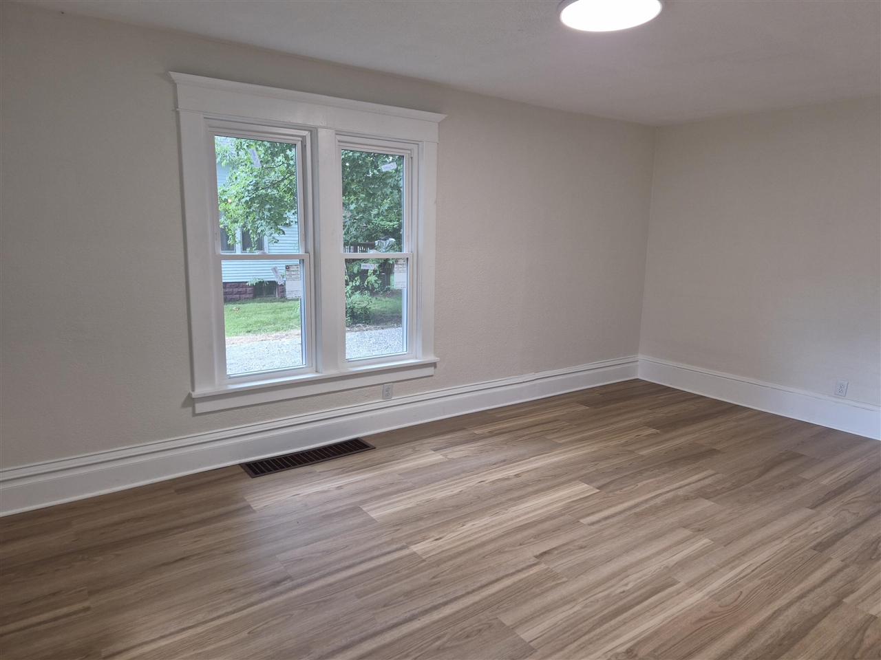 317 North Grant Avenue Three Rivers, MI 49093 - Photo 3 of 19