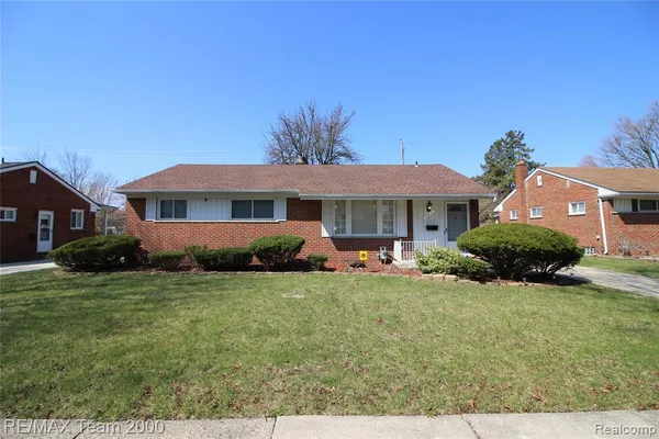 $1,900 | 8631 Whitefield Street, Dearborn Heights, MI 48127