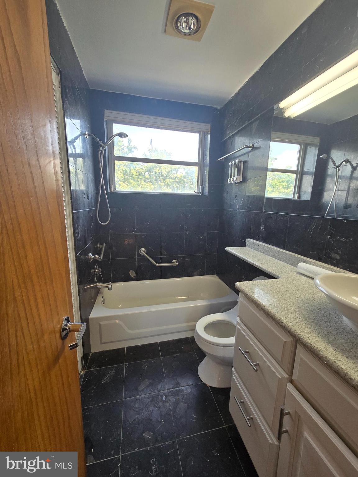 793 South Front Street Philadelphia, PA 19147 - Photo 18 of 32 a bathroom with a sink a toilet and bathtub